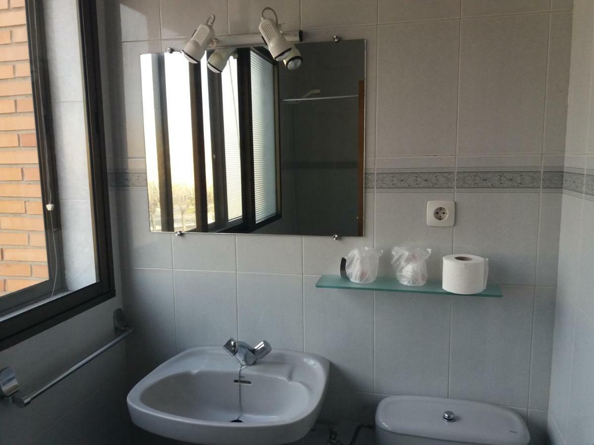 Centro San Viator Hostel Valladolid Bagian luar foto