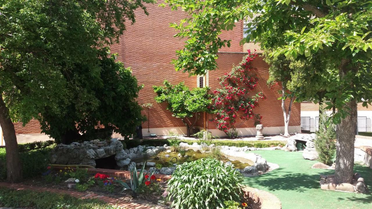 Centro San Viator Hostel Valladolid Bagian luar foto