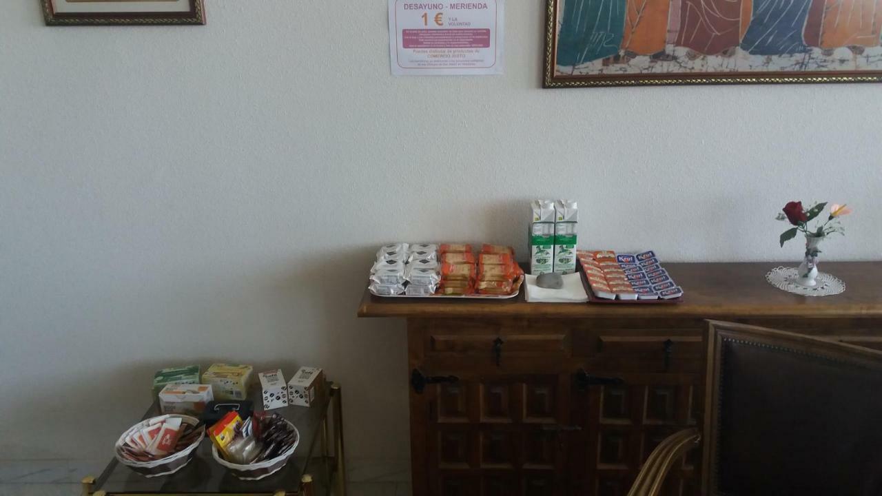 Centro San Viator Hostel Valladolid Bagian luar foto