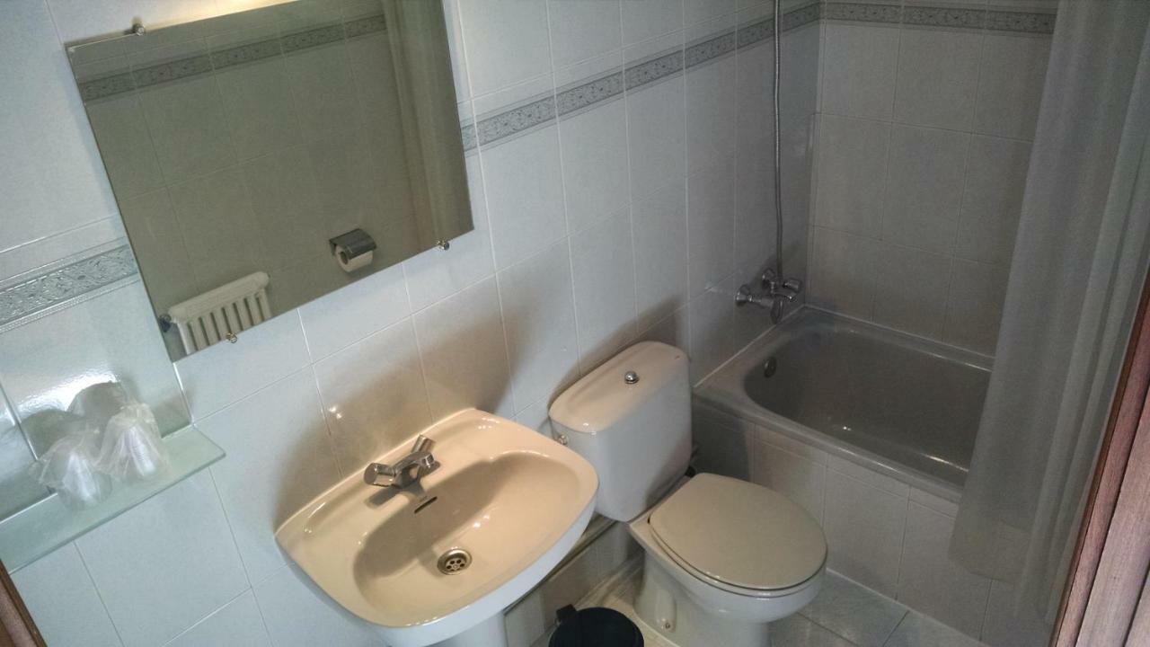 Centro San Viator Hostel Valladolid Bagian luar foto