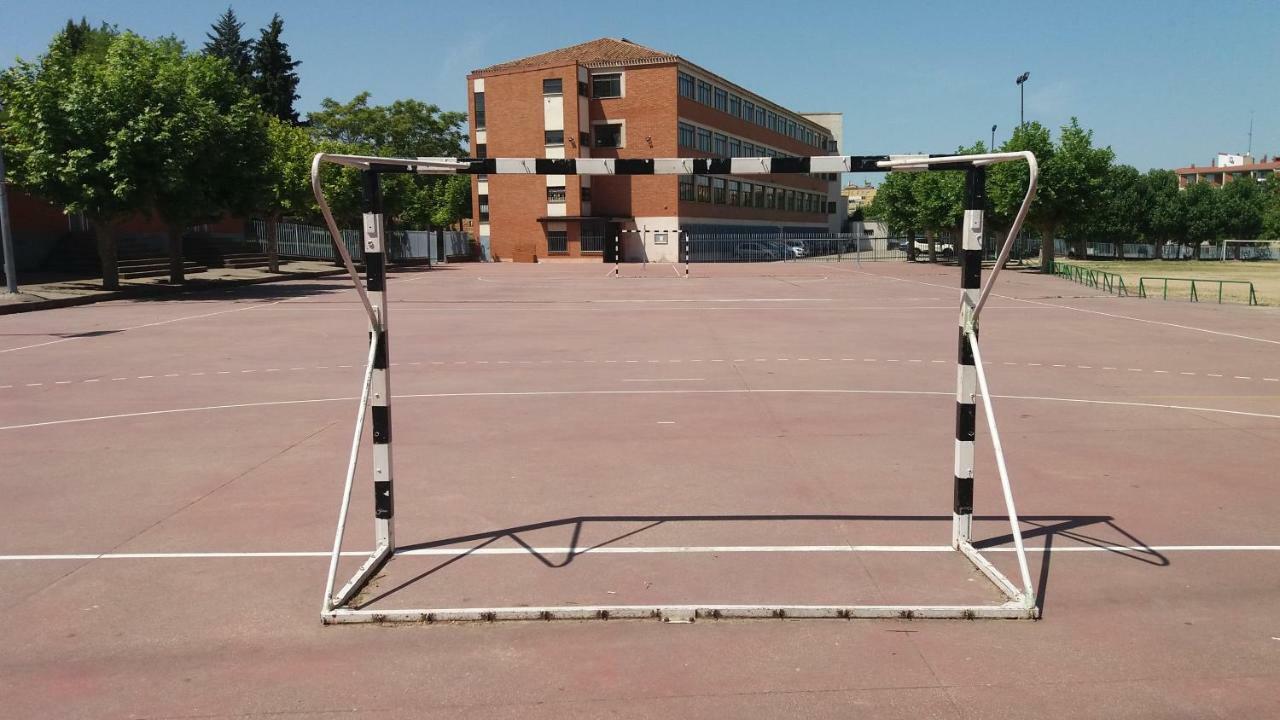 Centro San Viator Hostel Valladolid Bagian luar foto