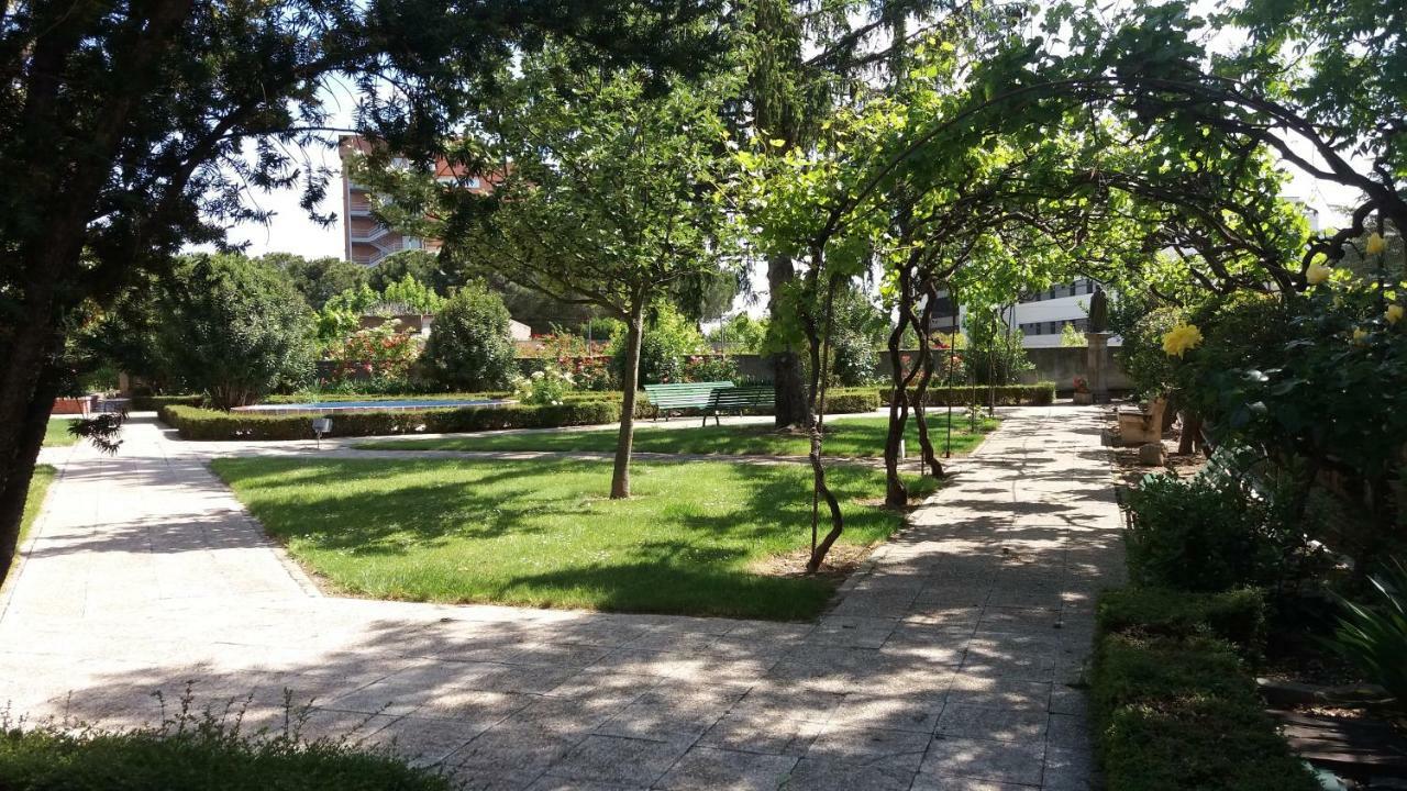 Centro San Viator Hostel Valladolid Bagian luar foto