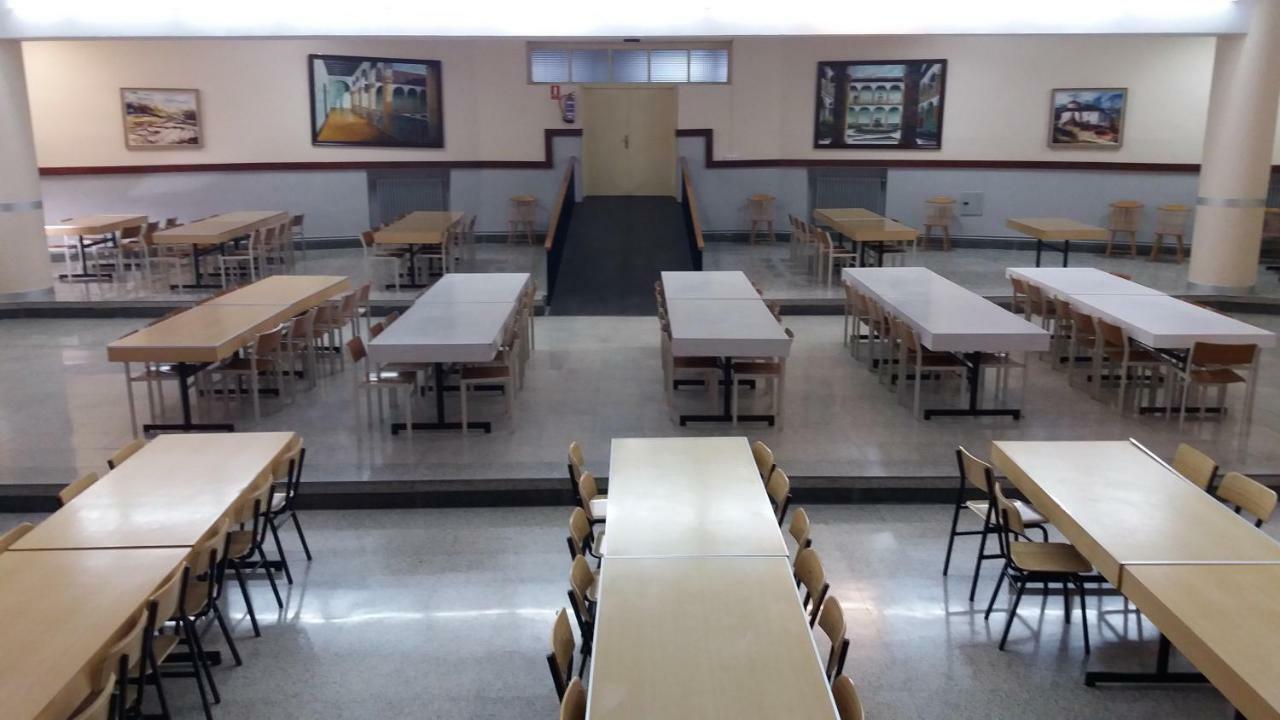Centro San Viator Hostel Valladolid Bagian luar foto