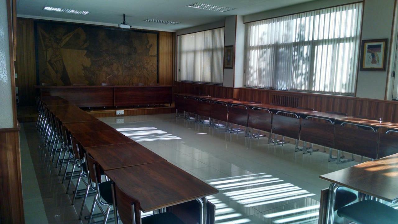 Centro San Viator Hostel Valladolid Bagian luar foto